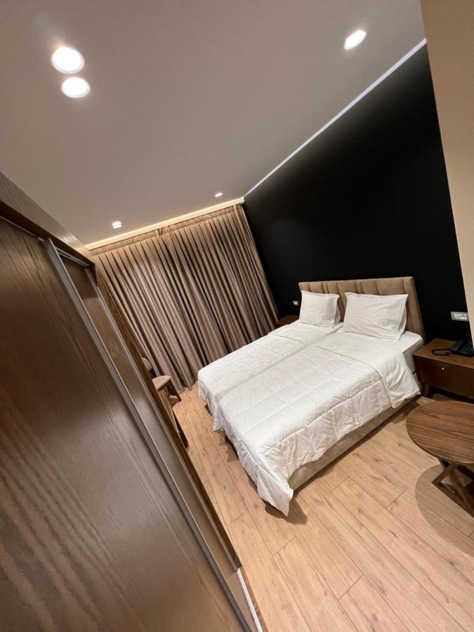 Hotel White Crown Kamez